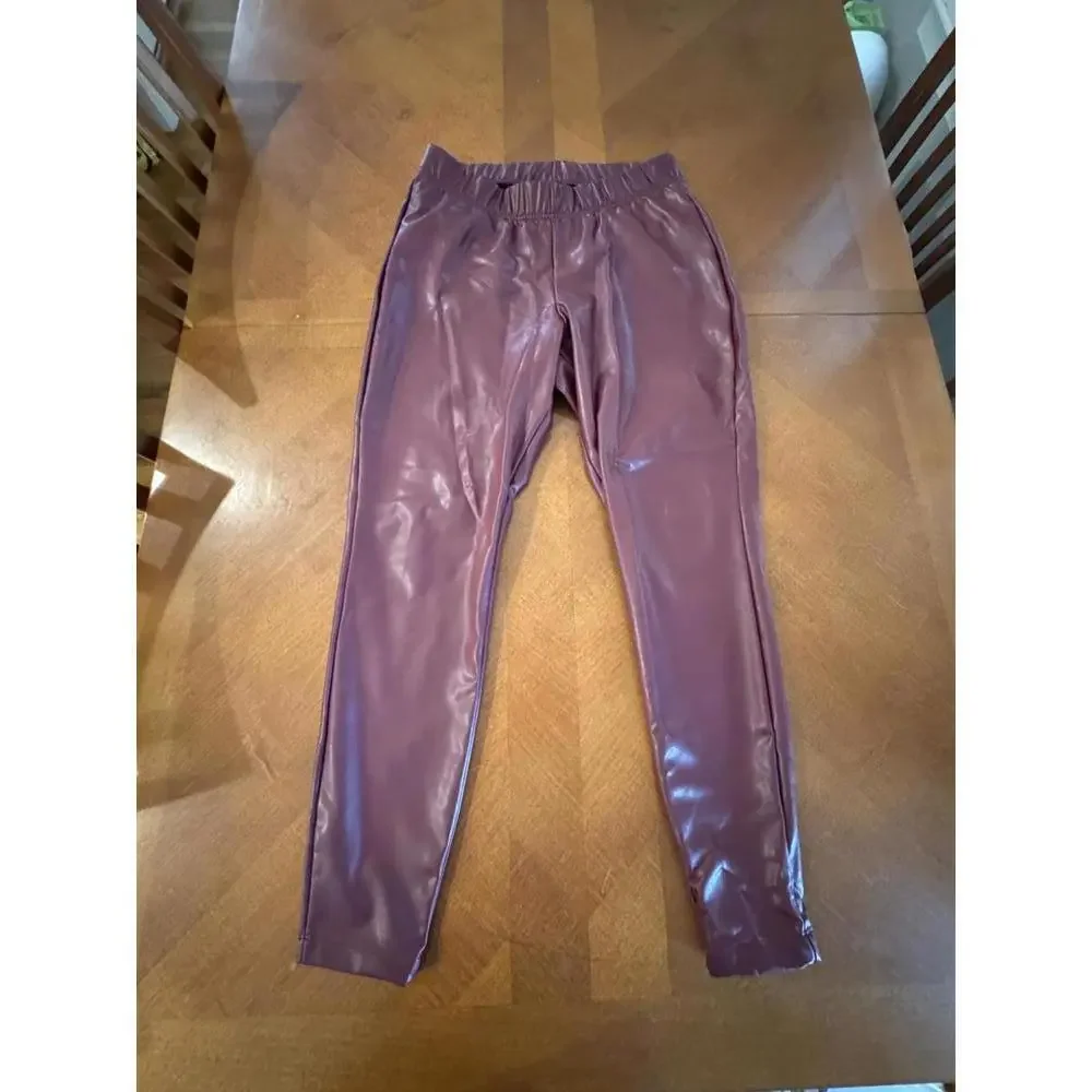 Stylish Faux Leather Leggings - Burgundy large
Old Navy p-1-101 - Picture 1 of 5
